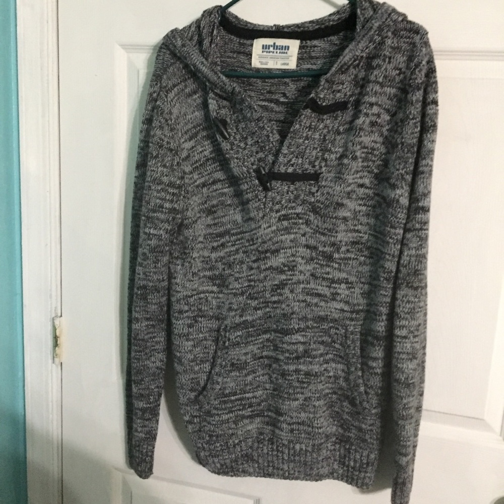 Men’s dressy pullover sweater hooded Large